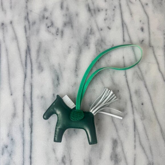 🇫🇷 - Hermes: Monochromatic Leather & Crocodile Green Rodeo Horse Bag Charm - Picture 2 of 3